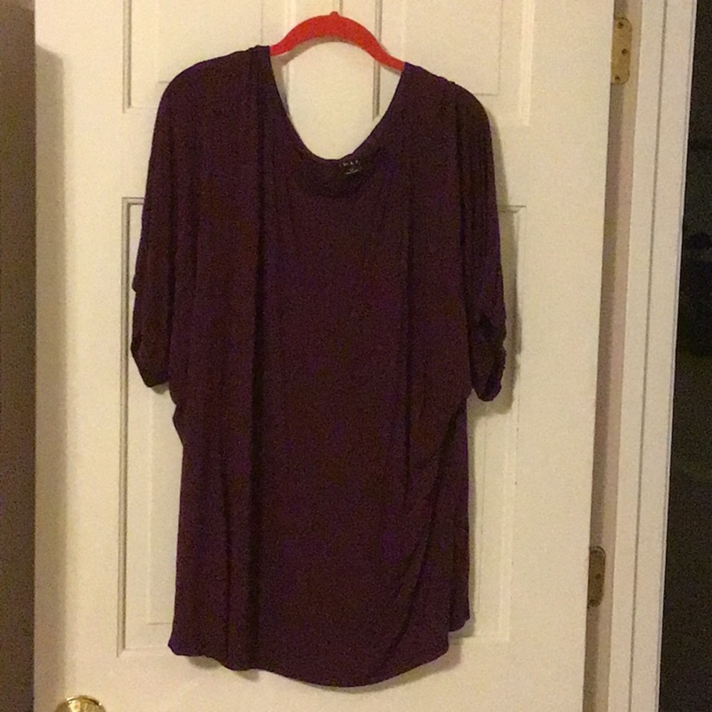 EUC,IMAN FLUTTER SHORT SLEEV TOP SIZE 2X BURGUNDY L=32W=25”